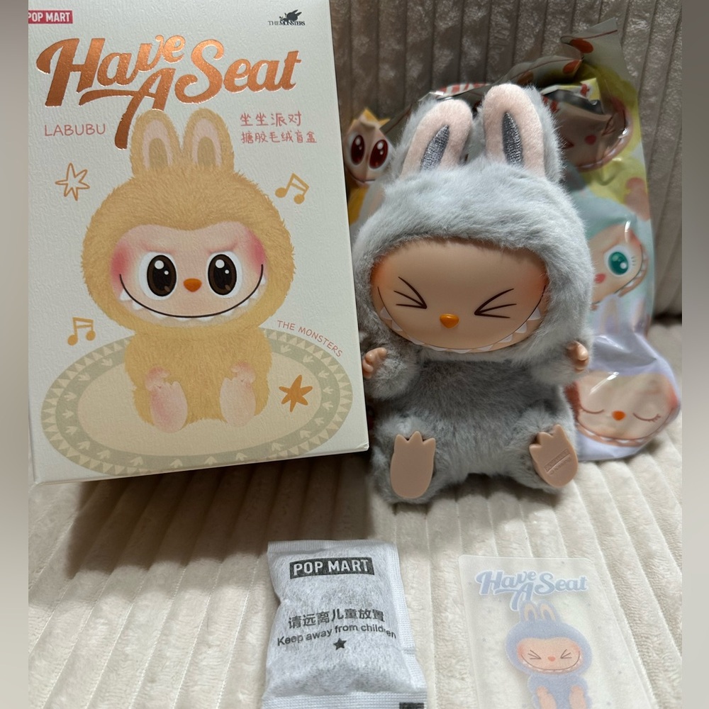 HEHE-Pop Mart Labubu Have A Seat Figure. New.Box and bag opened to verify.Grey.